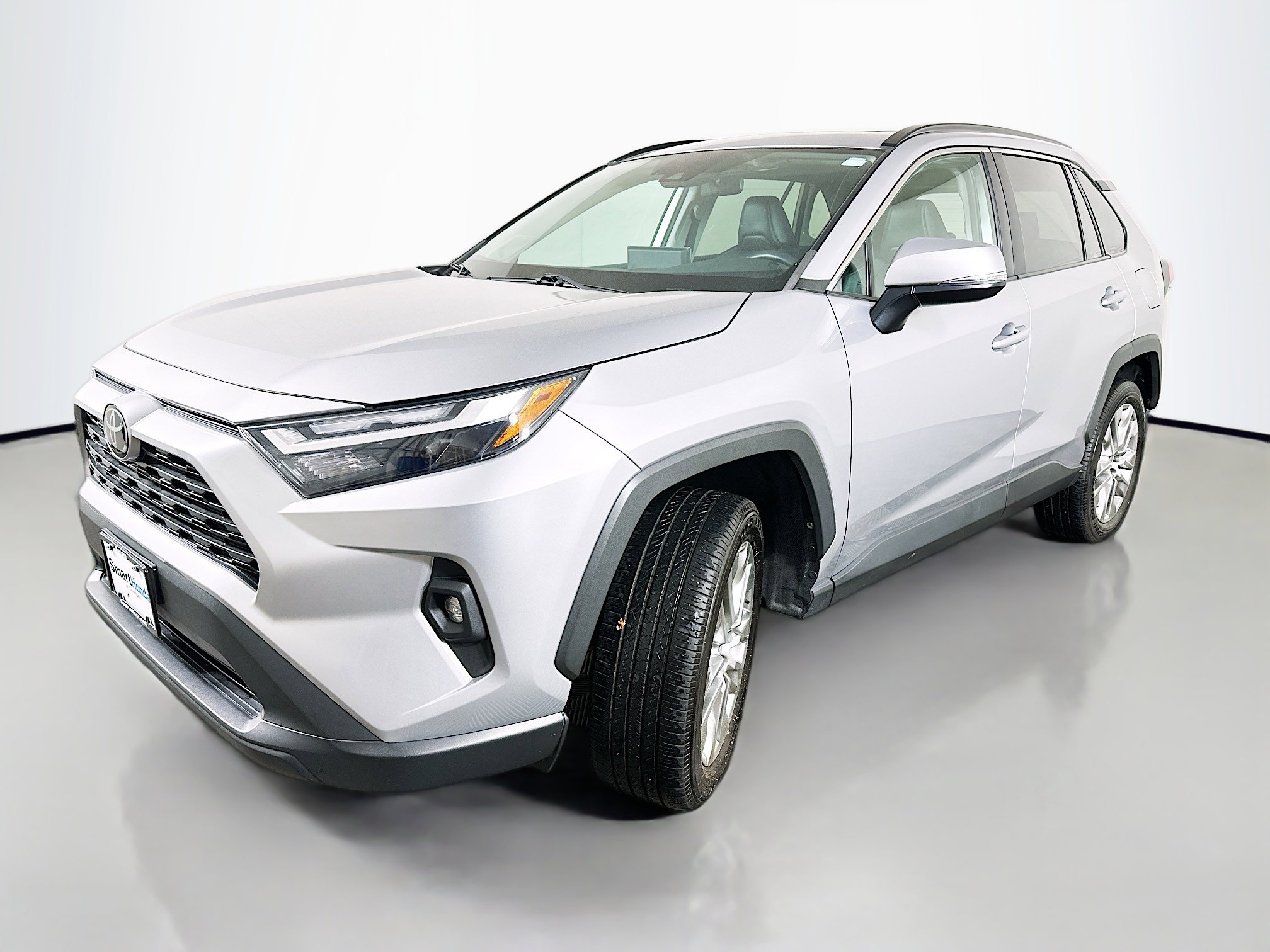 2022 Toyota RAV4 XLE Premium photo 3