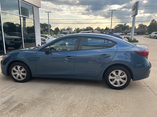 2018 Mazda Mazda3 Sport photo 2