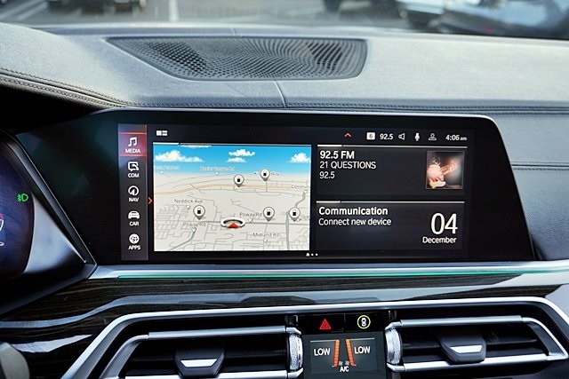 Used 2020 White BMW sDrive40i image 27