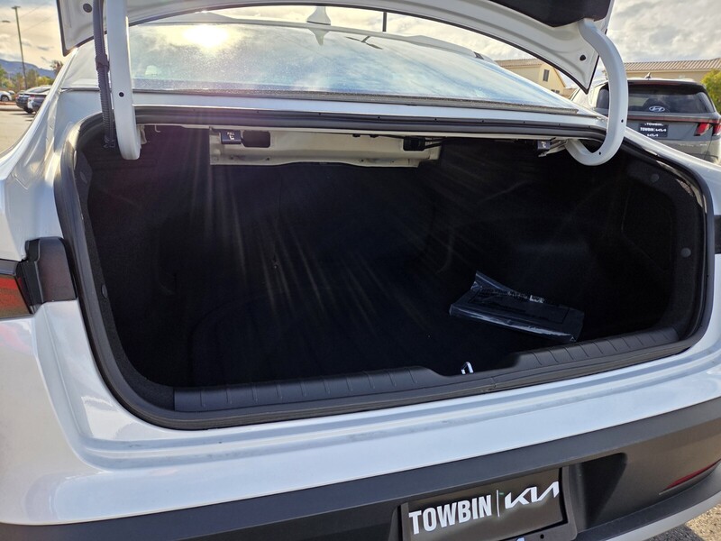 2025 Kia K4 EX photo 3