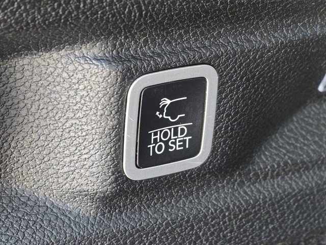 2021 Jeep Grand Cherokee Overland photo 16