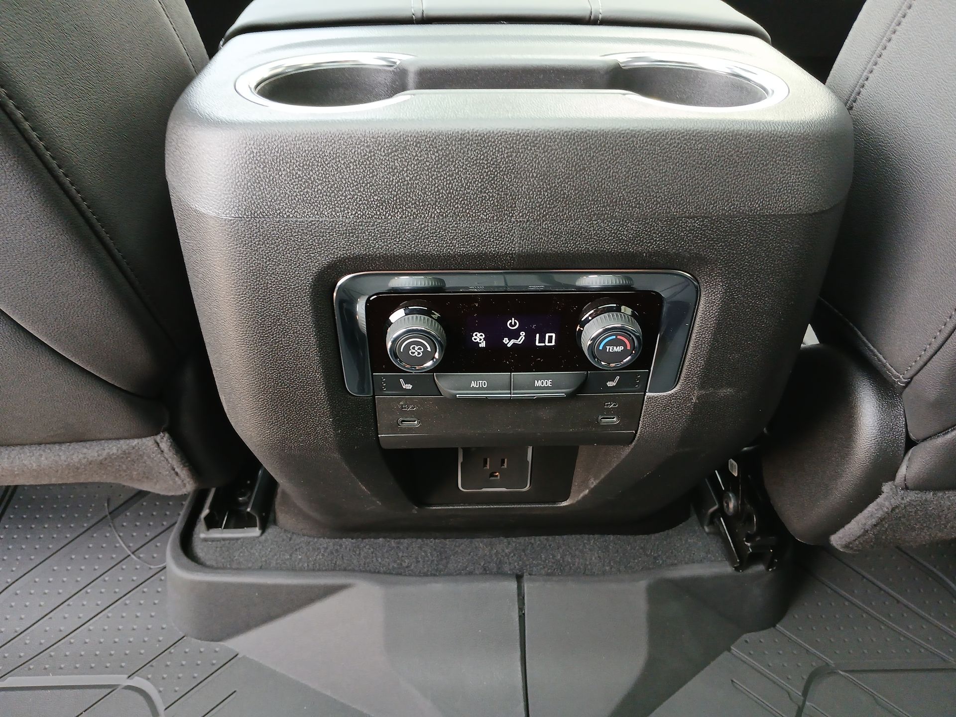 2025 Chevrolet Suburban LT photo 21