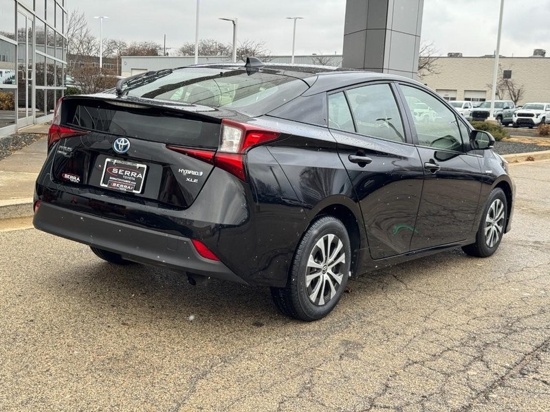 2022 Toyota Prius XLE AWD-e photo 2