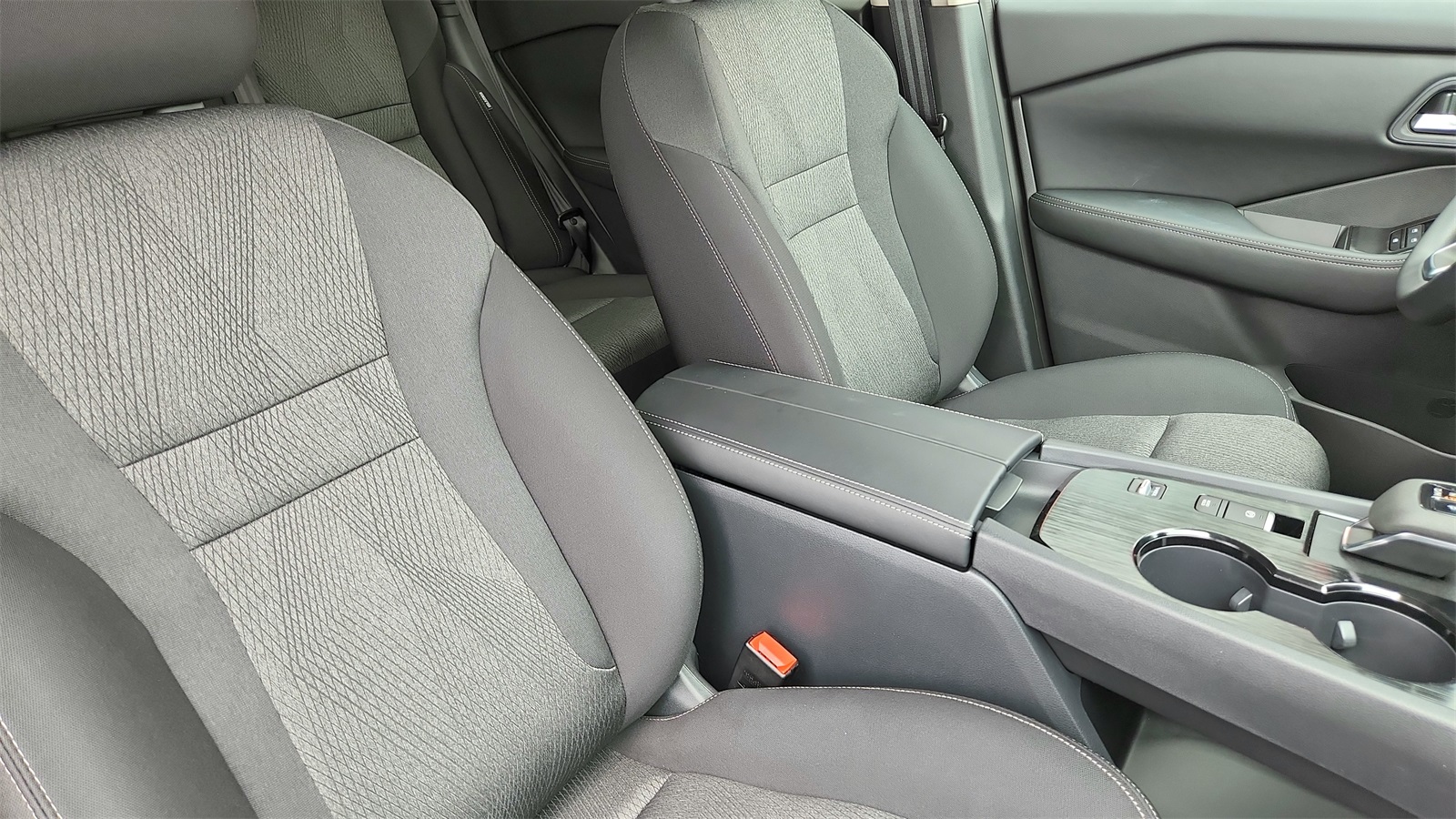 2025 Nissan Rogue SV photo 23