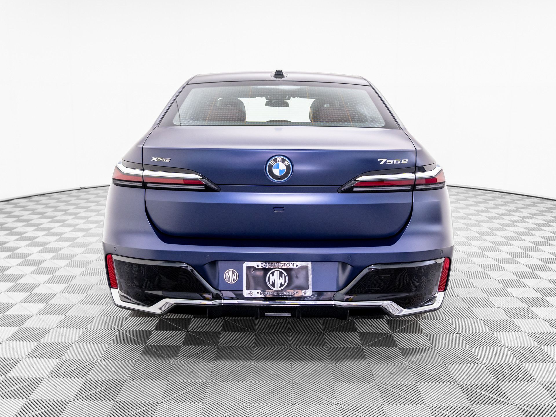 New 2025 Frozen Tanzanite Blue Metallic BMW 750e xDrive image 5