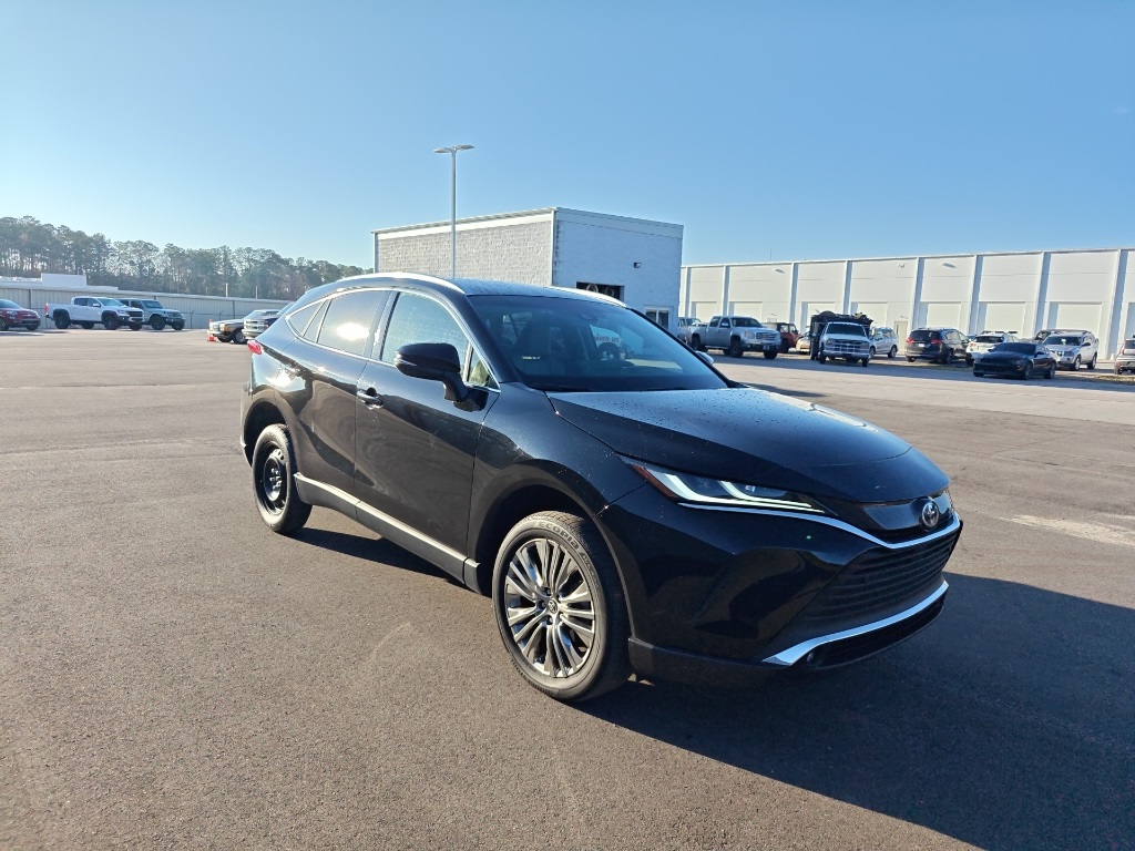 2024 Toyota Venza XLE's photo