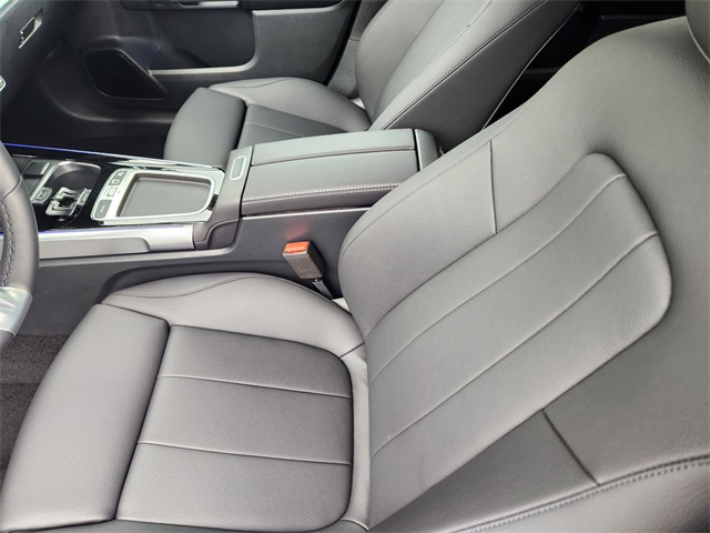 2026 Mercedes Benz GLB 250 4MATIC photo 8