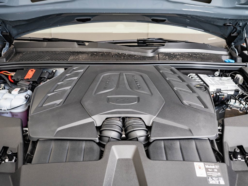2025 Porsche Cayenne Coupe S photo 4