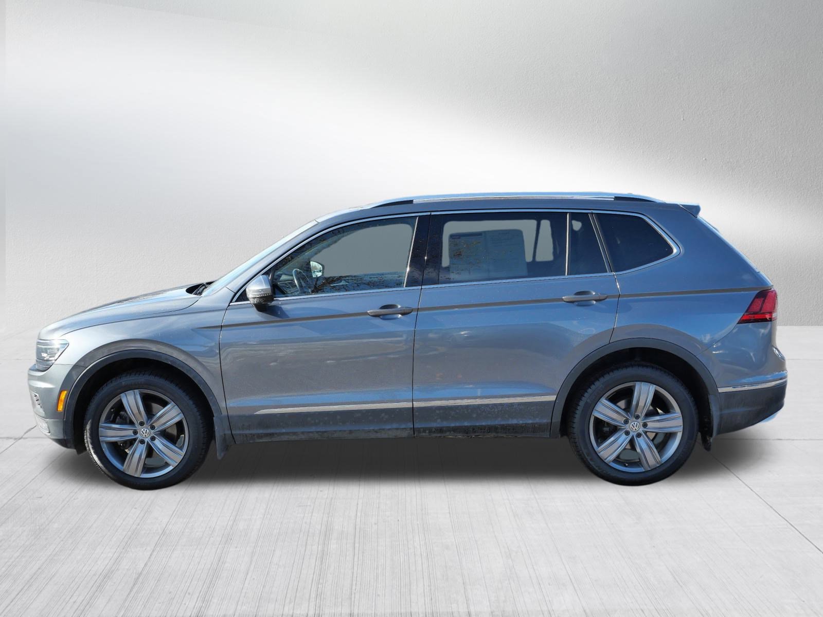 2019 Volkswagen Tiguan SEL Premium photo 4