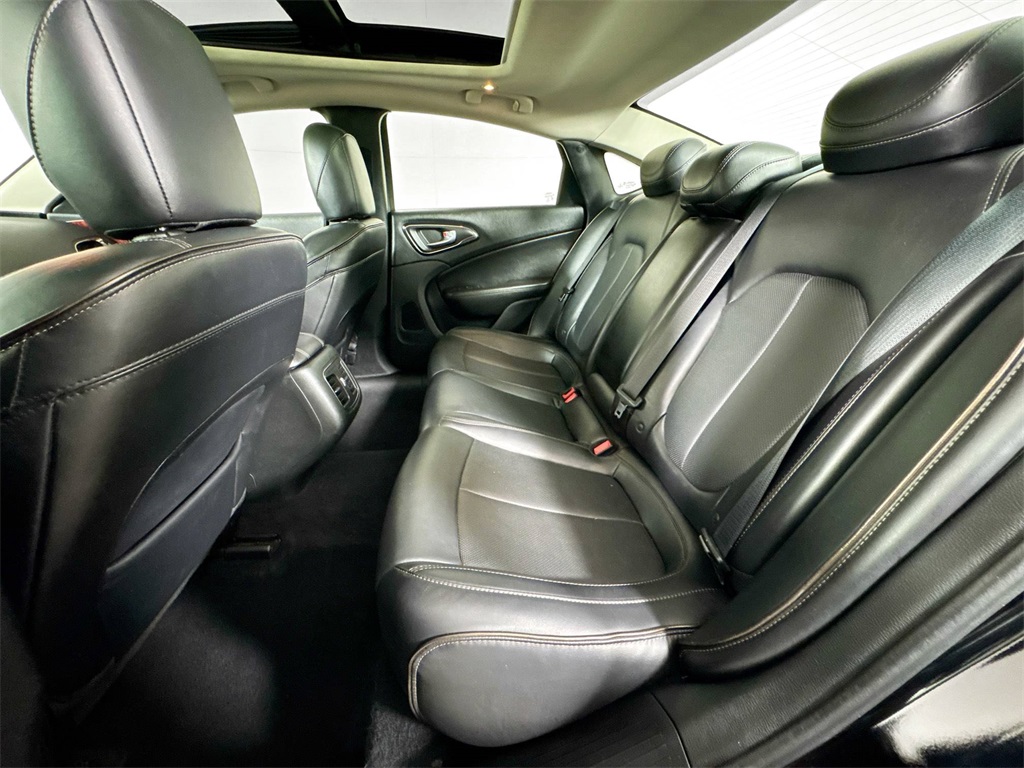 2015 Chrysler 200 C photo 11
