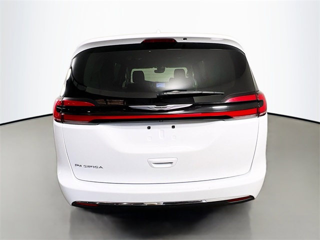 2022 Chrysler Pacifica Touring L photo 7