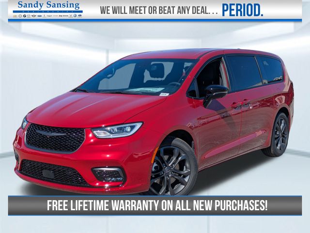 2026 Chrysler Pacifica Select's photo