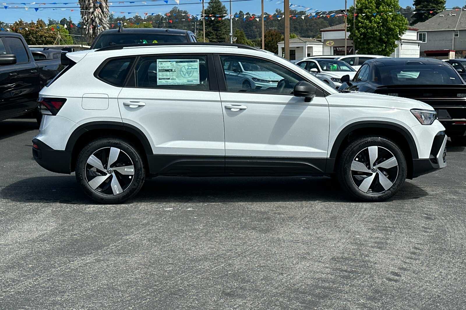 2025 Volkswagen Taos S photo 3