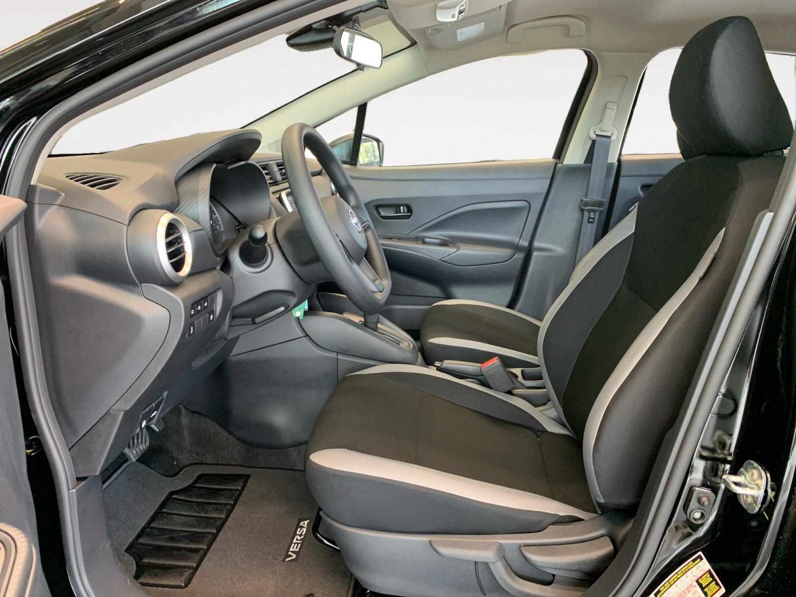 2025 Nissan Versa S photo 17