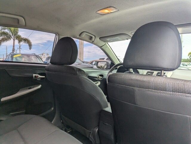 2013 Toyota Corolla S photo 23