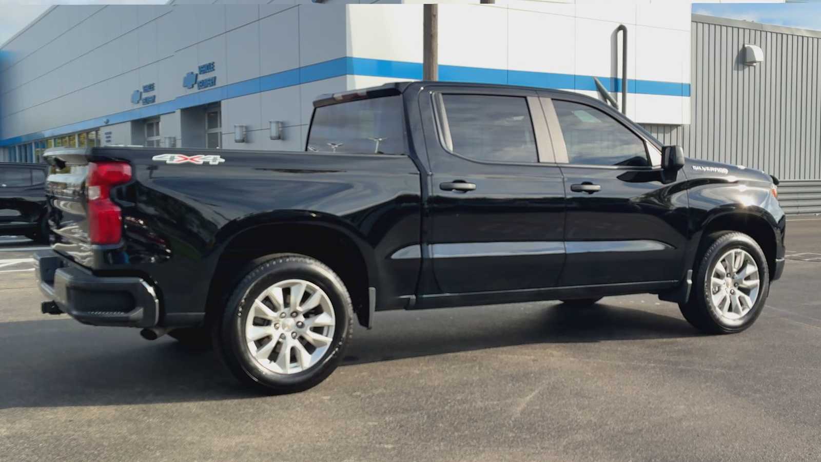 2022 Chevrolet Silverado 1500 Custom photo 2