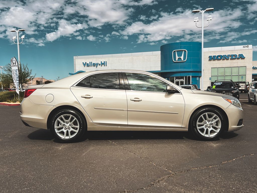 2013 Chevrolet Malibu 1LT photo 2