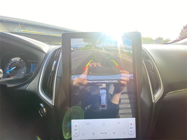 2022 Ford Edge SEL photo 8