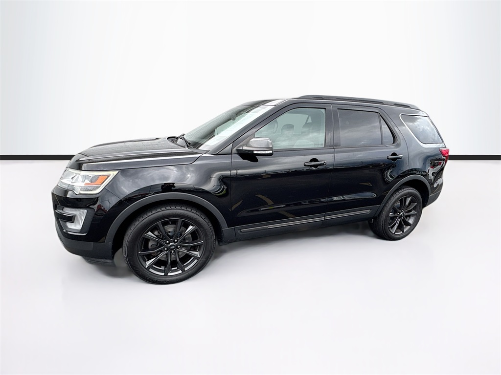 2017 Ford Explorer XLT photo 3