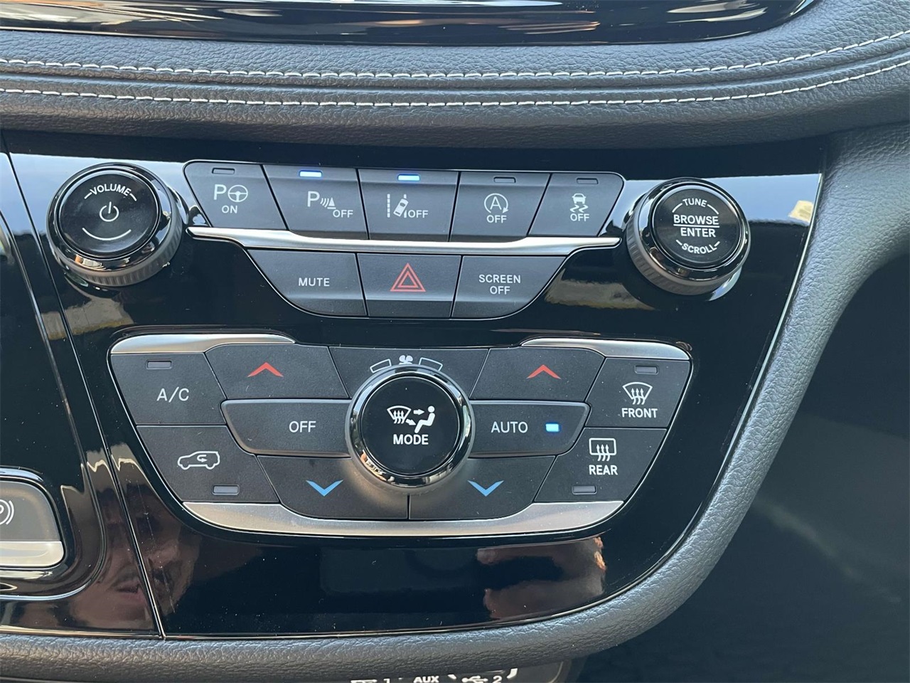 2025 Chrysler Pacifica photo 18