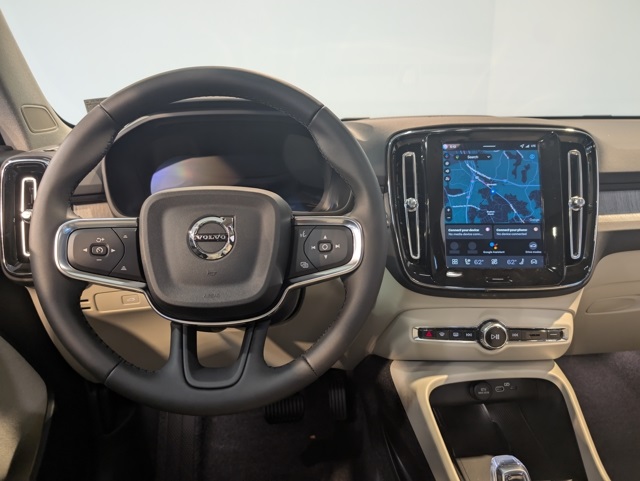 2026 Volvo XC40 photo 12