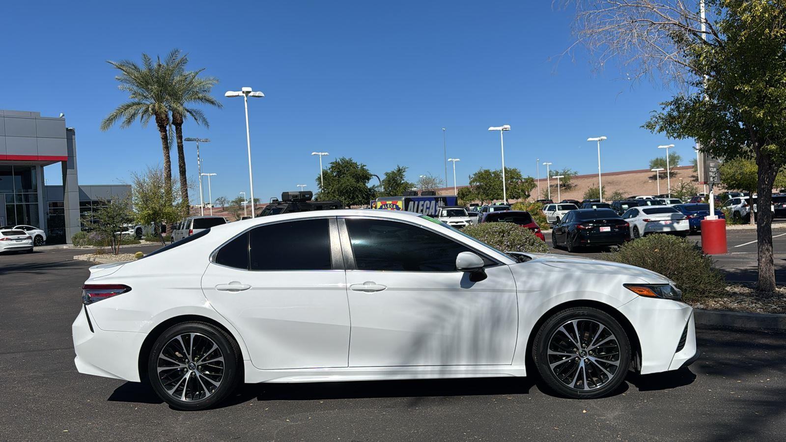 2018 Toyota Camry SE photo 8