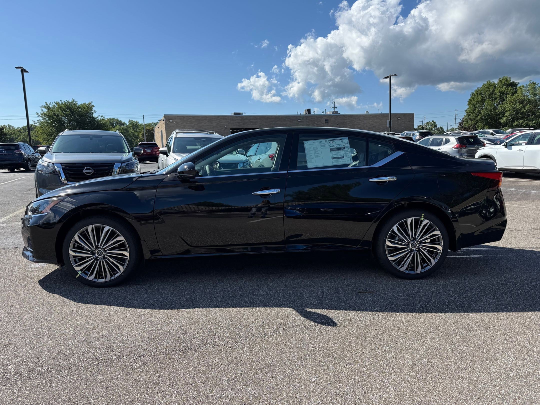 2025 Nissan Altima SL photo 9