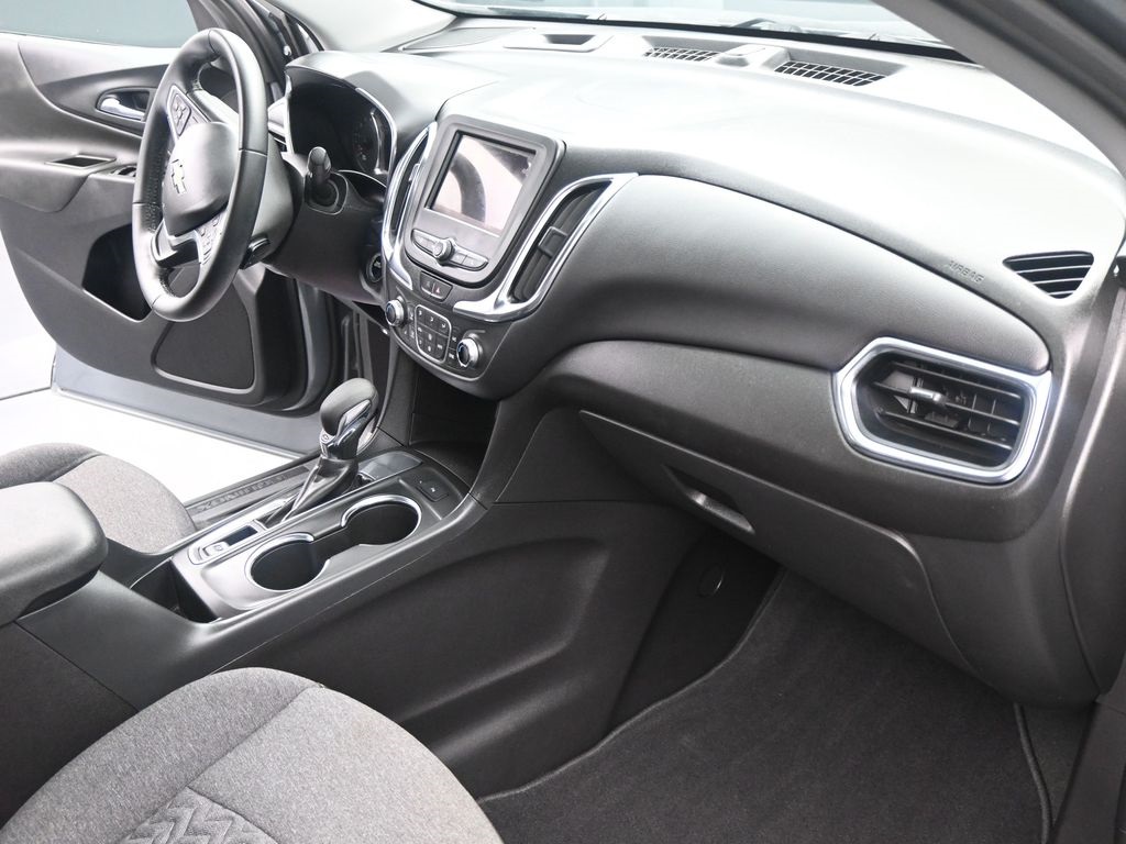 2024 Chevrolet Equinox LT photo 2