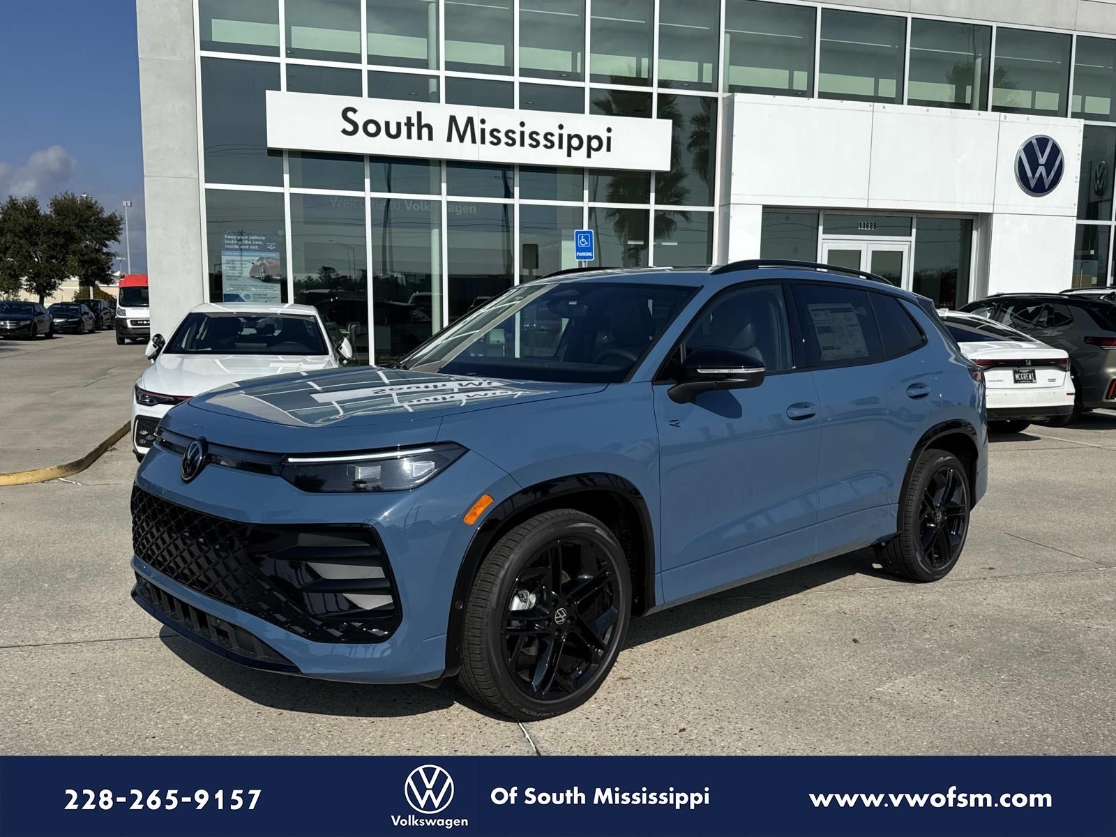 2026 Volkswagen Tiguan SE R-LINE BLACK's photo