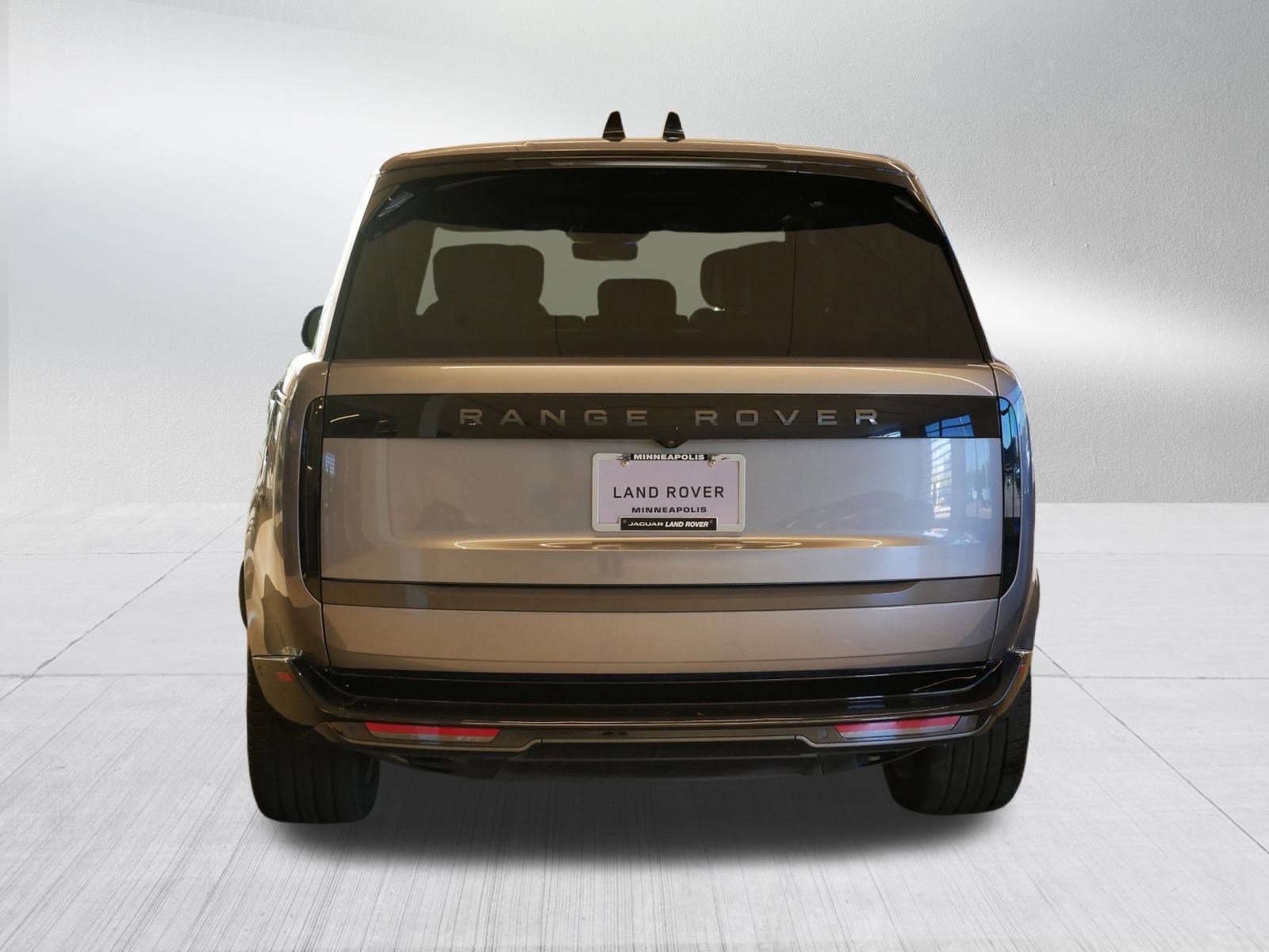 2025 Land Rover Range Rover Autobiography photo 2