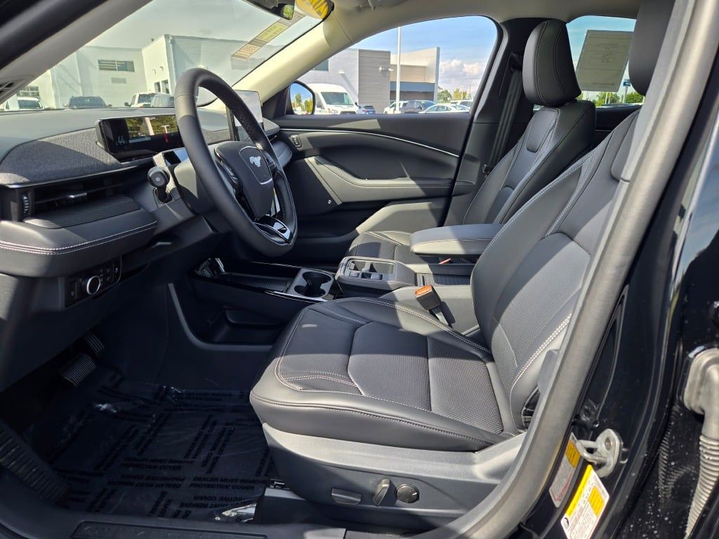 2025 Ford Mustang Mach-E Premium photo 15