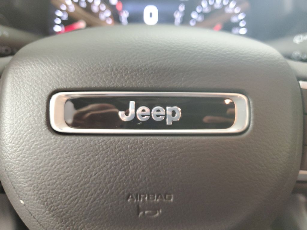 2025 Jeep Compass Latitude photo 17