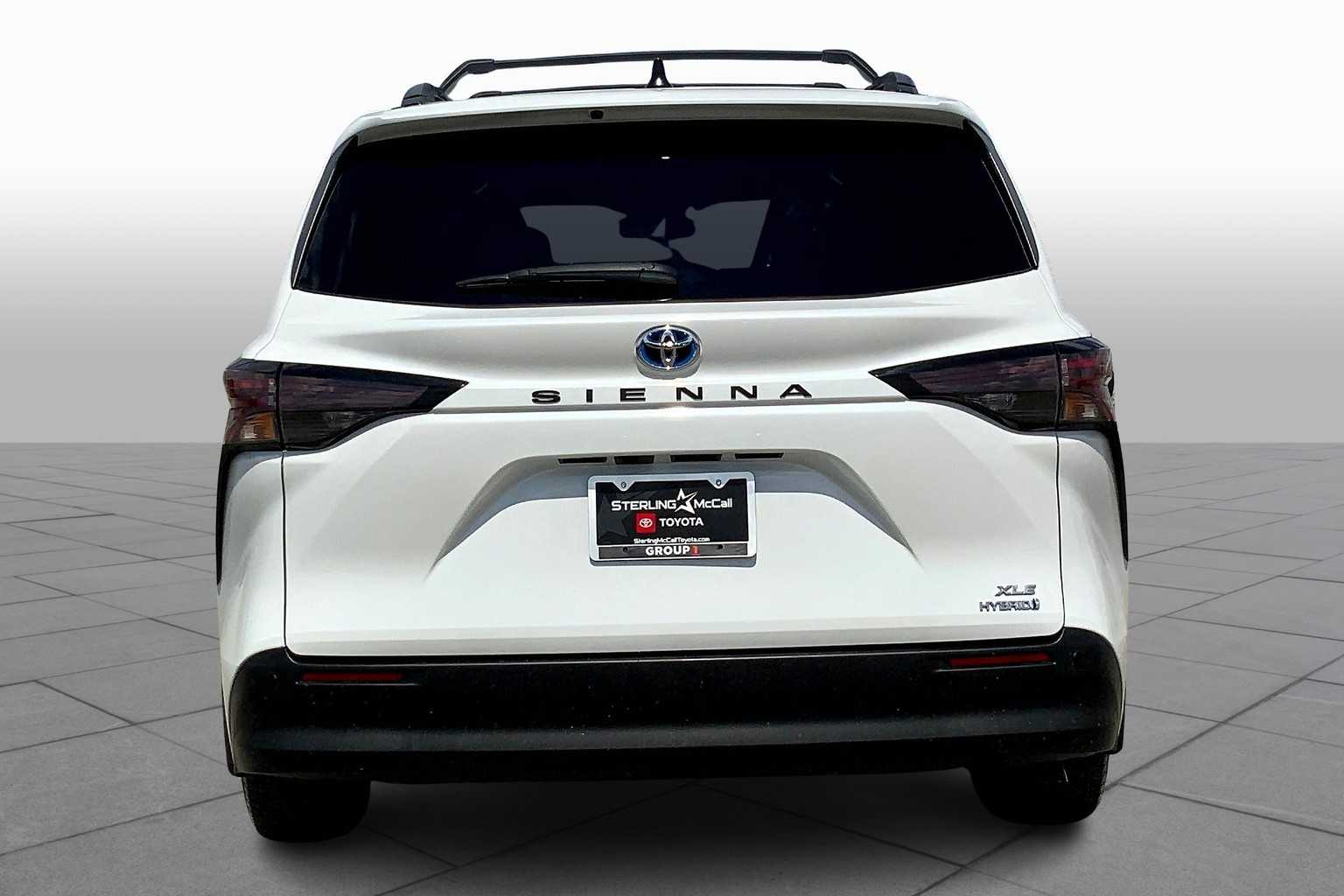 2023 Toyota Sienna XLE photo 4