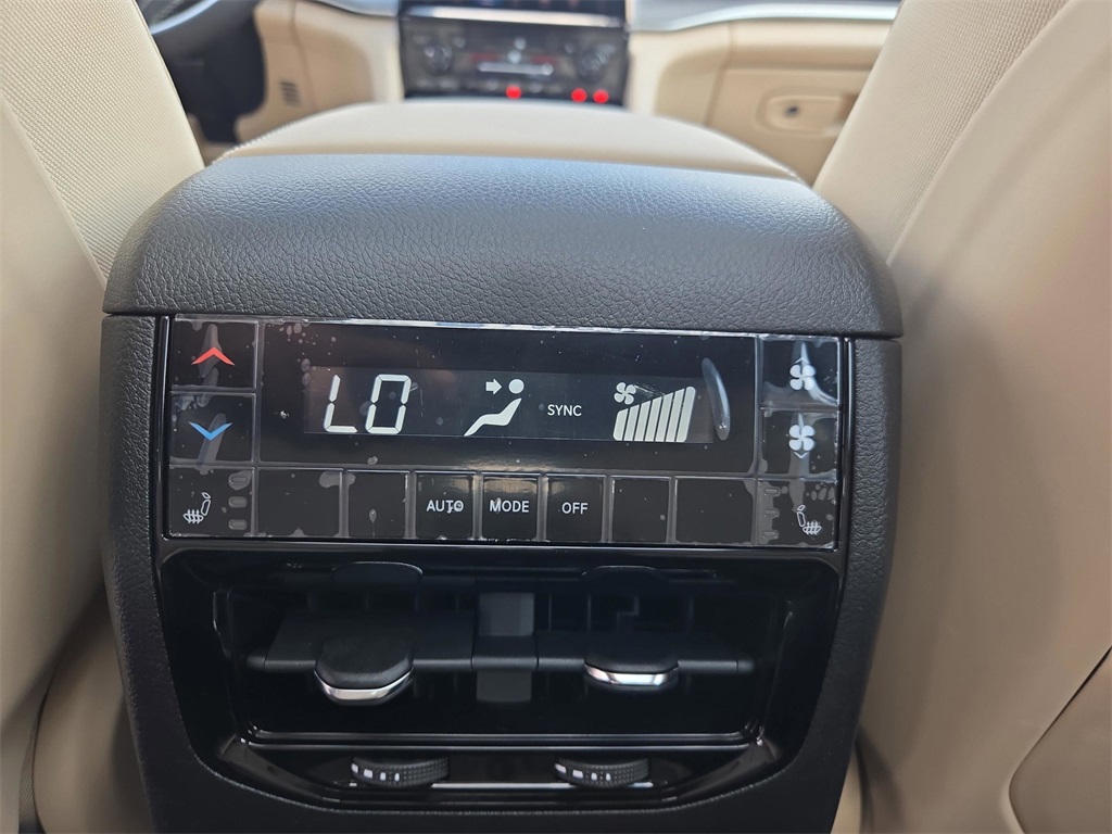 2025 Jeep Grand Cherokee Limited photo 18