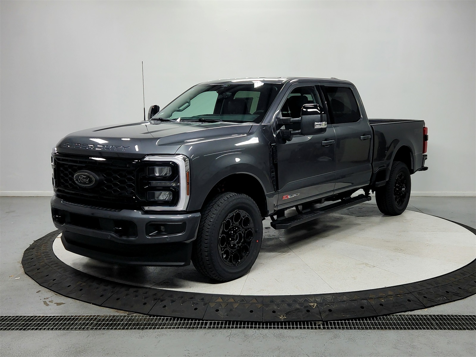 2026 Ford F-350 photo 3