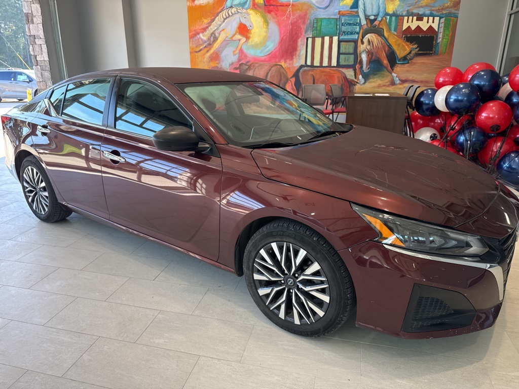 2024 Nissan Altima 2.5 SV photo 2