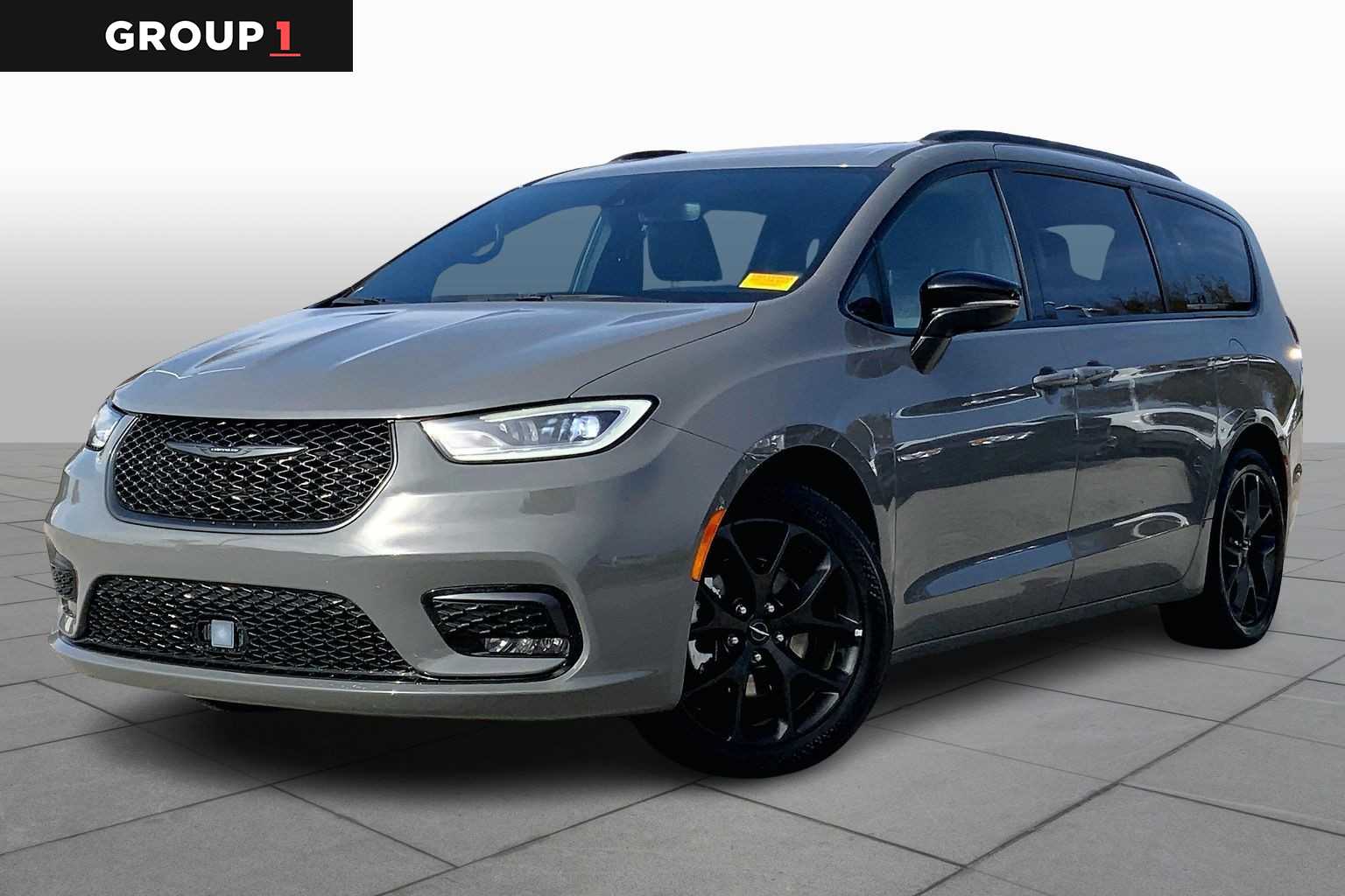 2025 Chrysler Pacifica Limited's photo