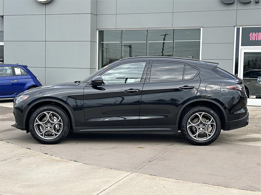 2025 Alfa Romeo Stelvio Sprint photo 2