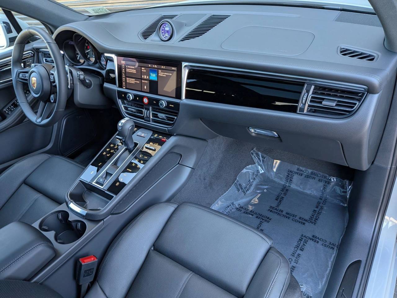 2025 Porsche Macan T photo 24