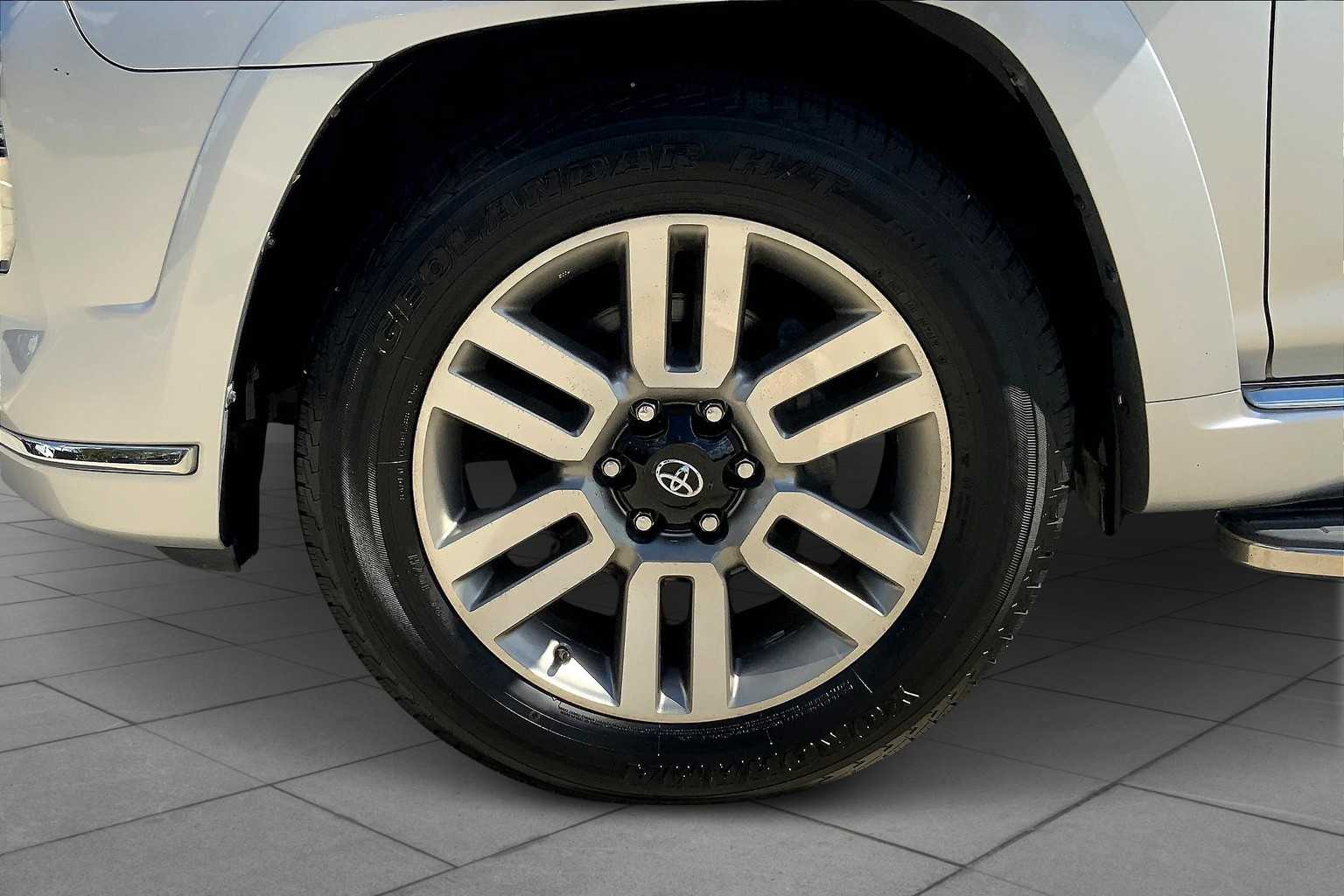 2014 Toyota 4Runner Limited photo 9