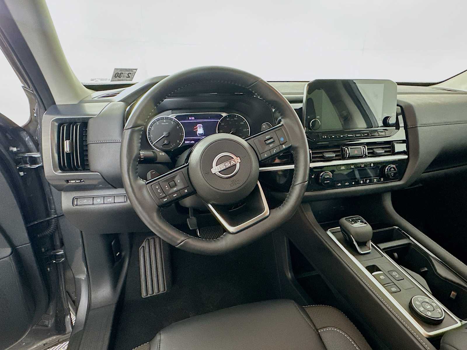 2025 Nissan Pathfinder SL photo 9
