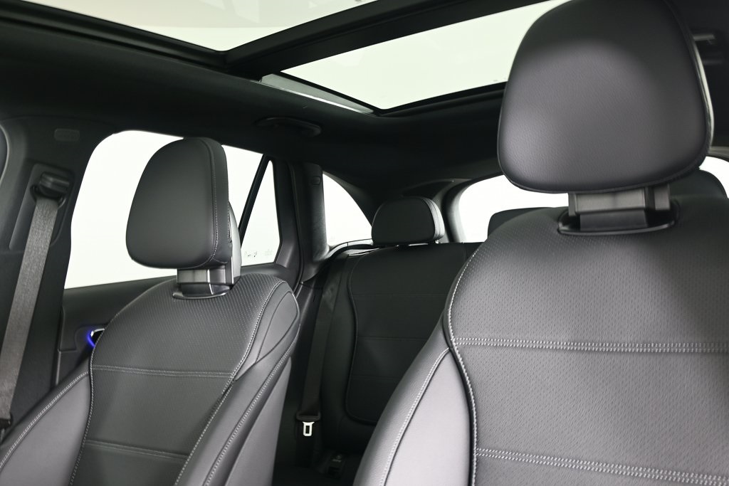 2026 Mercedes Benz GLC 300 photo 3