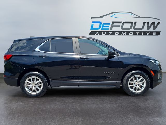 2022 Chevrolet Equinox LT photo 2