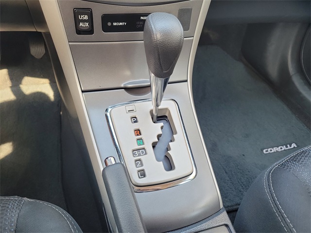 2013 Toyota Corolla S photo 24