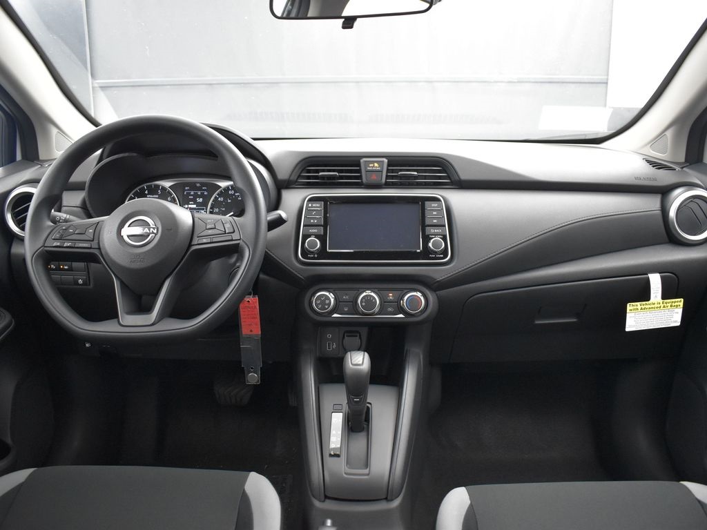 2025 Nissan Versa 1.6 S photo 9