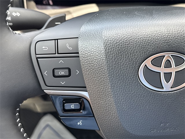 2025 Toyota Camry SE photo 18