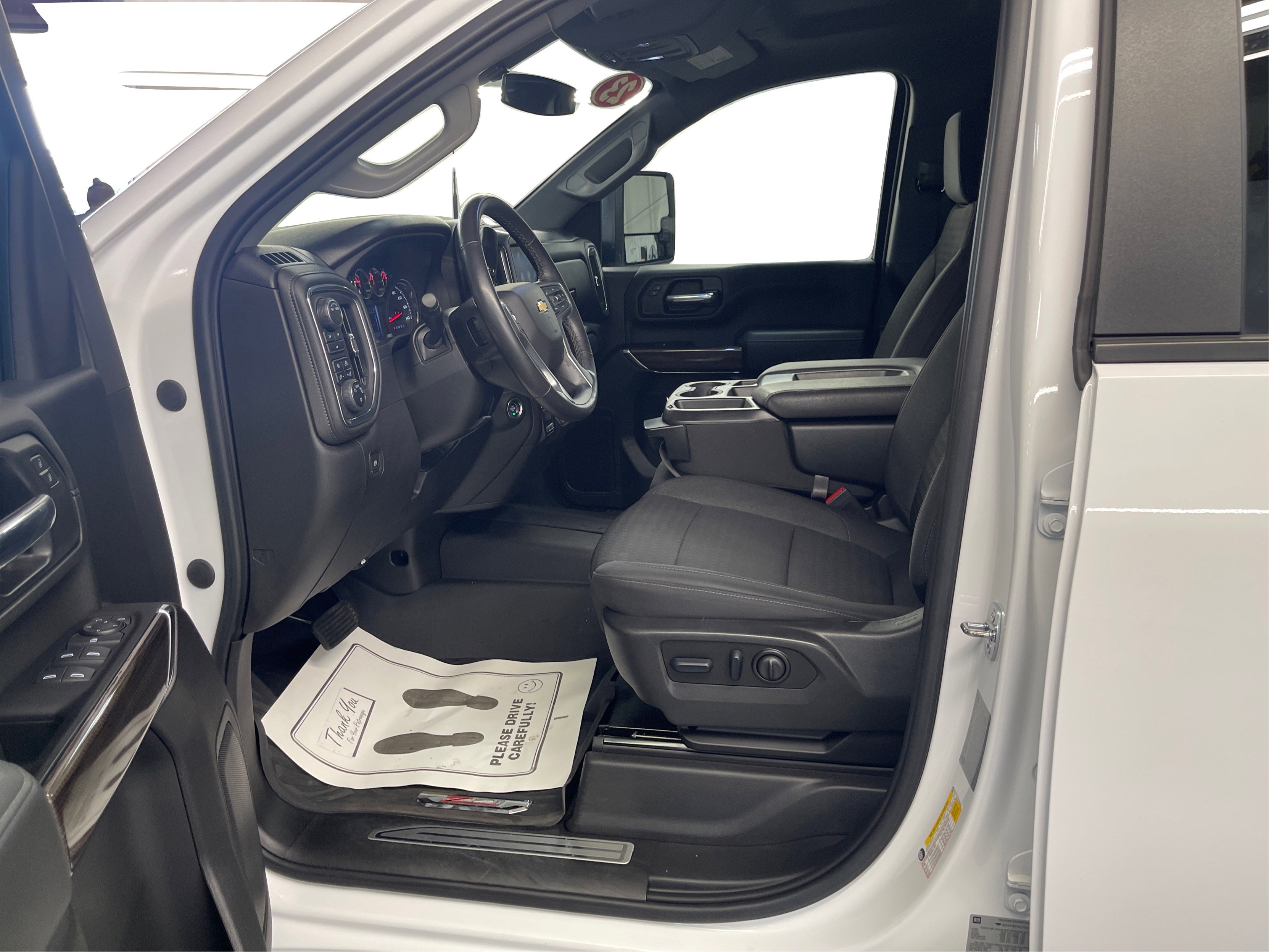 2023 Chevrolet Silverado 3500HD LT photo 9