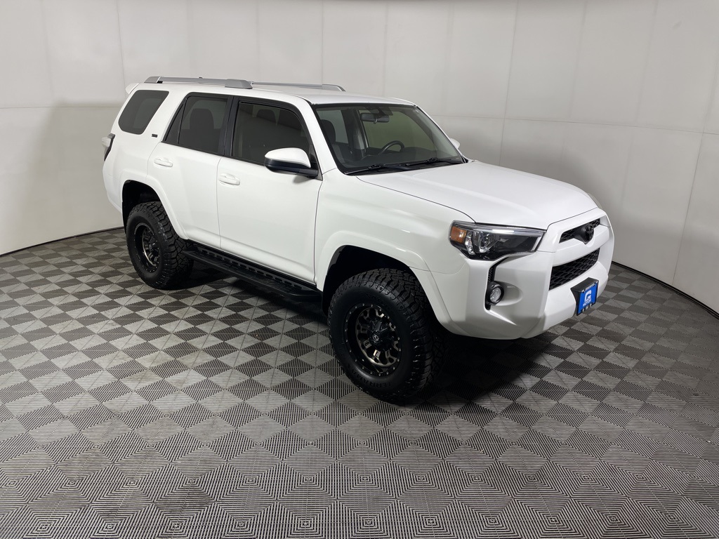 2018 Toyota 4Runner SR5's photo