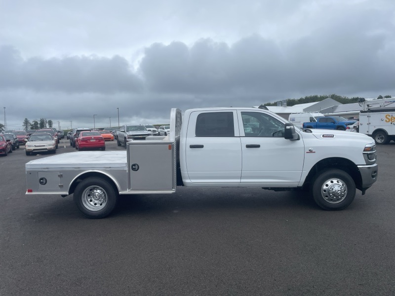 2025 Ram 3500 Tradesman photo 2
