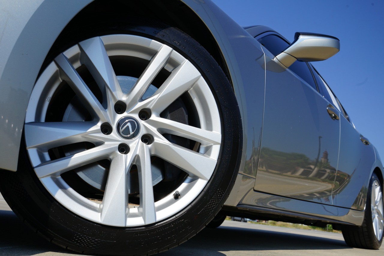 2023 Lexus IS 300 photo 11